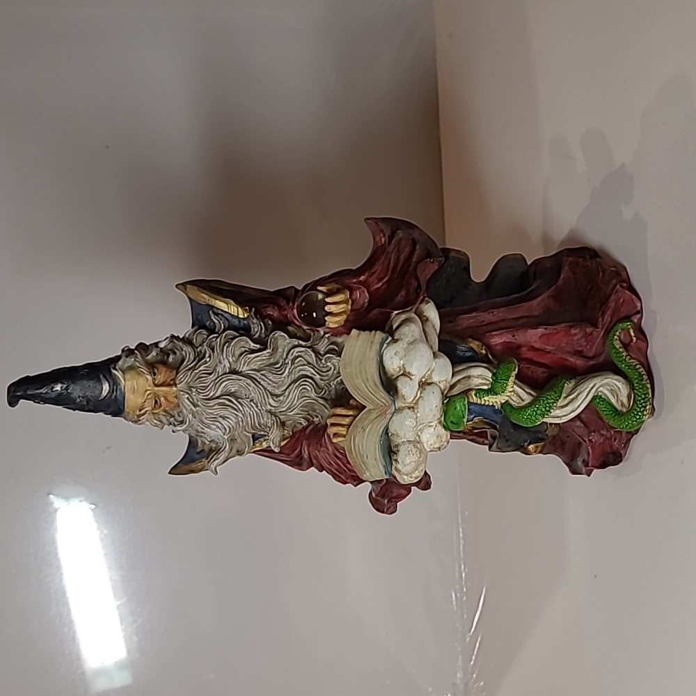Magic Spell Wizard figurine w/crystal boll 12"×5.5"